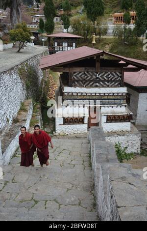 Trongsa Dzong stammt aus dem Jahr 1543 und ist der größte Dzong in Bhutan. Stockfoto