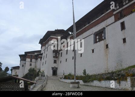 Trongsa Dzong stammt aus dem Jahr 1543 und ist der größte Dzong in Bhutan. Stockfoto