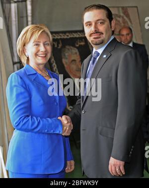 2009 - US-Außenministerin Hillary Rodham Clinton mit Saad Hariri am Grab des ehemaligen libanesischen Ministerpräsidenten Rafik Hariri in Beirut, Libanon Stockfoto