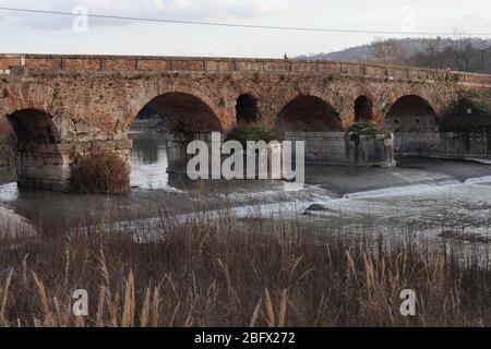 Benevento - Il Ponte Leproso sul Fiume Sabato Stockfoto