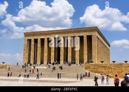 Ankara, Türkei - 24. Juli 2018: Touristen besuchen Atatürk Mausoleum, Anitkabir, monumentale Grab von Mustafa Kemal Atatürk Stockfoto