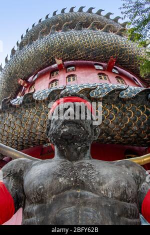 Statue des Todesgottes vor dem Dragons Tempel, Sam Phran, Nakhon Pathom, Thailand . Stockfoto