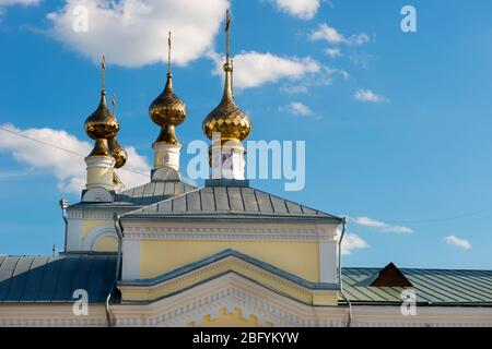 MUROM, RUSSLAND - 24. AUGUST 2019: Kathedrale zur Heiligen Himmelfahrt in Murom an einem Sommerabend Stockfoto