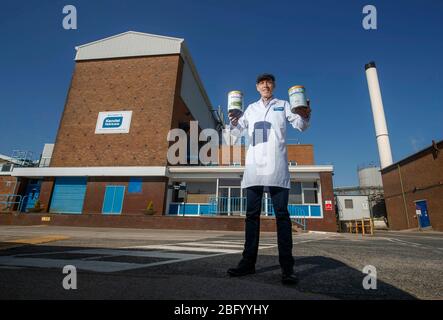 EMBARGGED TO 0001 Dienstag 21 April REDAKTIONELLE VERWENDUNG NUR Ross McMahon, CEO von Kendal Nutricare, dem einzigen britischen Hersteller von Baby-Formel, hat einen Queen's Award für Enterprise, Cumbria, gewonnen. Stockfoto