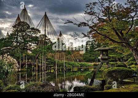 Kasumi Teich, Kenroku-en Garten in Kanazawa, Japan. Stockfoto