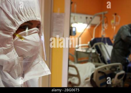 Parma, Italien. April 2020. Maggiore Krankenhaus von Parma (Barbieri Pavillon verwandelt in Covid19 zu Beginn der Pandemie) Fotos im Inneren der Station (SANDRO CAPATTI/Fotograf, PARMA - 2020-04-20) p.s. la foto e' utilizabile nel rispetto del contesto in cui e' stata scattata, e senza intento diffamatorio del decoro delle persone rappresentate Quelle: Independent Photo Agency Srl/Alamy Live News Stockfoto