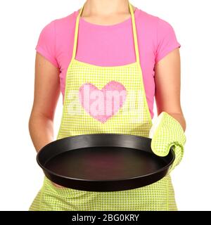 Nahaufnahme der Hausfrau in Schürze halten Pfanne auf weiß isoliert Stockfoto