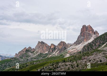 Panoramablick auf die Dolomiten. Giau-Pass. Stockfoto