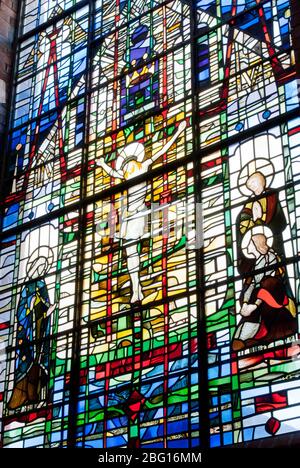 1970er Jahre Kirche Architektur Anbetung Römisch-Katholisch Modern Red Brick Small St. Lukes Church 450 Uxbridge Rd, White City, London W12 A. J. Monk Hutchison Stockfoto