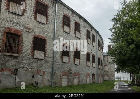 Verlassene Patarei Gefängnis. Das ehemalige sowjetische Höchstsicherheitsgefängnis in der Nähe von Tallinn, Estland, liegt jetzt verfallend und leer in der Nähe der Hauptstadt. Stockfoto