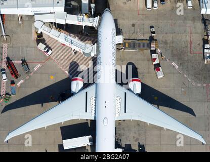 Virgin Australia Boeing 777-Luftaufnahme am Sydney International Airport. Australische Fluggesellschaft tritt in freiwillige Verwaltung ein. Flugzeug VH-VOZ. Stockfoto