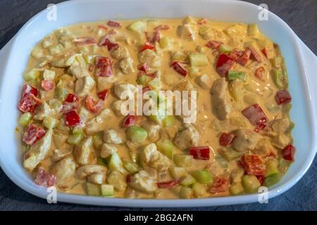 Geschmortes Hähnchencurry mit Gemüse, Curry-Hähnchen Stockfoto