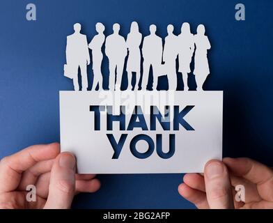 Hände mit einem Zeichen für die Mitarbeiter des Geschäftsteams „Danke“ Stockfoto