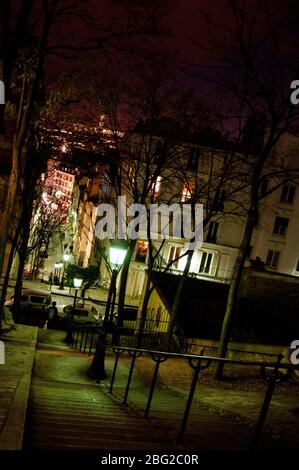 Straße in Montmartre, Paris, Frankreich. Stockfoto