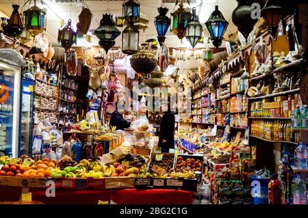 Lebensmittelgeschäft in Montmartre, Paris, Frankreich. Stockfoto