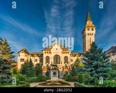 Präfektur (Rathaus), 1907, Jugendstil, Piata Trandafirilor, zentraler Platz in Targu Mures, Szekely Land, Mures County, Siebenbürgen, Rumänien Stockfoto