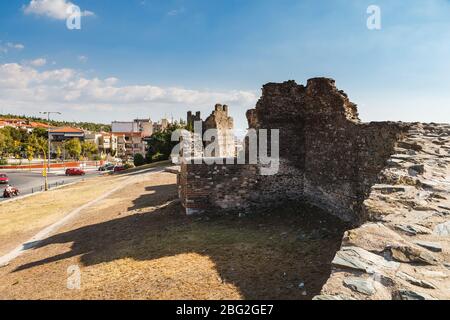 Der Blick auf byzantinische Festung, genannt Heptapyrgion von der Stadtmauer. THESSALONIKI, GRIECHENLAND Stockfoto