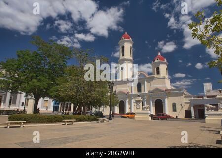 Kathedrale der Unbefleckten Empfängnis von der Plaza Jose Marti, Cienfuegos, Kuba Stockfoto