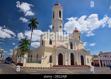 Kathedrale der Unbefleckten Empfängnis von der Plaza Jose Marti, Cienfuegos, Kuba Stockfoto