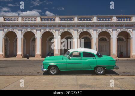 Oldtimer und Kolonialarchitektur, Cienfuegos, Kuba Stockfoto