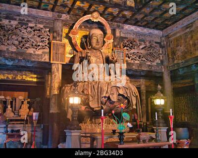 Die Jizo Bosatsu Statue in der Butsuden Hall im Kencho-ji Tempel, Kamakura, Japan. Stockfoto