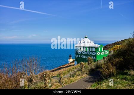 Die Great Union Kamera und der Leuchtturm mit Blick auf die Irische See Stockfoto