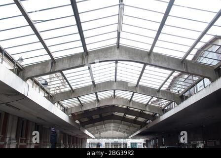 Ziegelbau Covered Market Concrete Smithfield Poultry Market, Farringdon, City of London EC1A von T. P. Bennett & Son Stockfoto