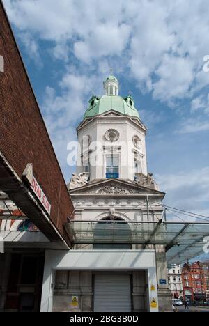 Ziegelbau Covered Market Concrete Smithfield Poultry Market, Farringdon, City of London EC1A von T. P. Bennett & Son Stockfoto