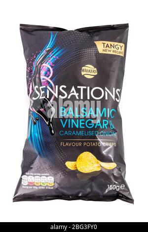 Sensations Crisp Packet, Sensations Crisps, Sensations Balsamico Essig & karamellisierte Zwiebelchips, Kartoffelchips, Walkers Sensations, Walkers Crisps, Stockfoto