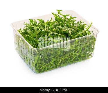 Rucola in Verpackung auf weißem, isoliertem Hintergrund mit Clipping-Pfad Stockfoto