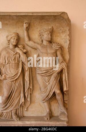 Altar. Entlastung. 42-43 N. CHR. Kaiserliche Familie. Julio-Claudian. Relief Kaiser Augustus als Mars. Ravenna. Italien Stockfoto