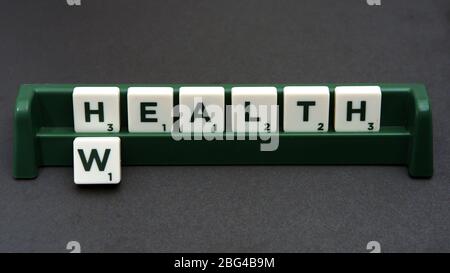 Gesundheit ist Wohlstandkonzept. Nahaufnahme der Holzbuchstaben. Stockfoto