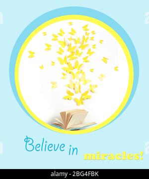 Papiergelbe Schmetterlinge fliegen aus dem Buch Stockfoto