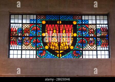 Glasmalerei 1930er Jahre Architektur Londoner U-Bahn Uxbridge Station, High Street, Uxbridge, UB8 1JZ von Charles Holden Erwin Bossanyi Stockfoto