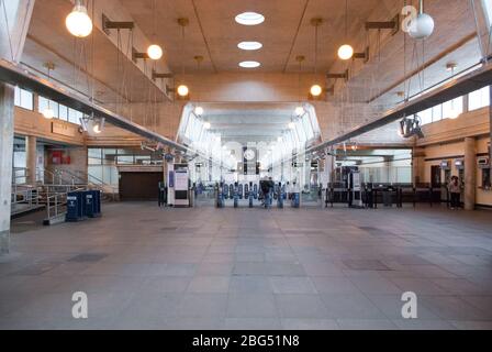 1930er Architektur Londoner U-Bahn-Station Uxbridge, High Street, Uxbridge, UB8 1JZ von Charles Holden Stockfoto