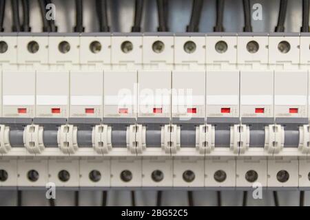 Spannung Telefonzentrale mit Leistungsschalter. Elektrische Hintergrund Stockfoto