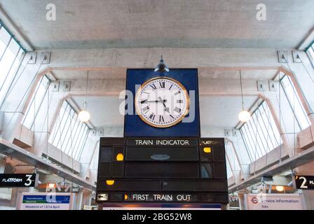 1930er Architektur Londoner U-Bahn-Station Uxbridge, High Street, Uxbridge, UB8 1JZ von Charles Holden Stockfoto