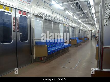 Leerer Zug Waggon am Abend im Bahnhof Kota. Stockfoto