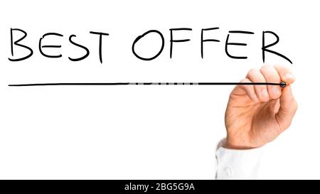 Männlich Hand schriftlich Bestes Angebot auf virtuellen Bildschirm. Konzept von Business und Konsum. Stockfoto