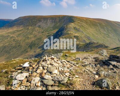 Harter fiel gesehen über Nan Bield Pas von Mardale ill Bell Cumbria Stockfoto