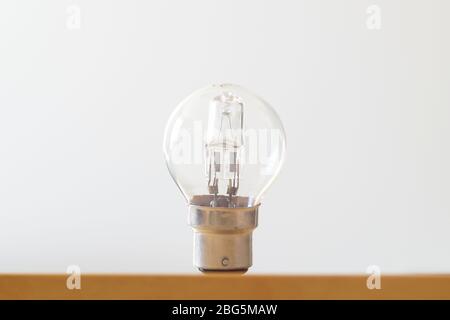 Runde Golfkugel Form Wolfram Halogen Glühlampe Globe Lampe Stockfoto