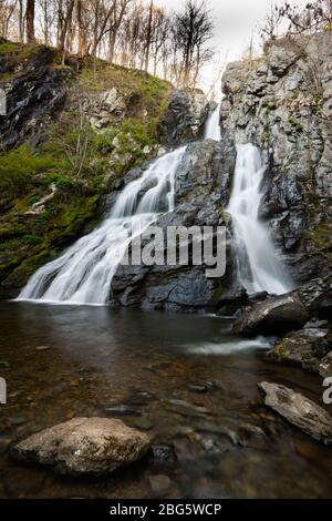 Wasserfall und Fluss im Frühling in Virginia, USA Stockfoto