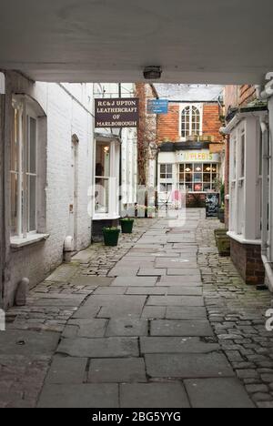 Kaufen Sie Windows in der High Street, Marlborough SN8 Stockfoto