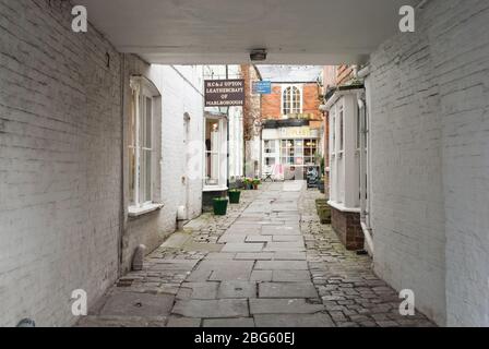 Kaufen Sie Windows in der High Street, Marlborough SN8 Stockfoto