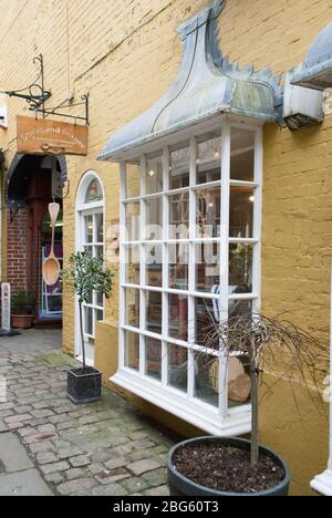 Kaufen Sie Windows in der High Street, Marlborough SN8 Stockfoto