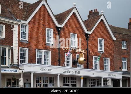 Castle & Ball, High Street, Marlborough, Großbritannien, SN8 1LZ Stockfoto