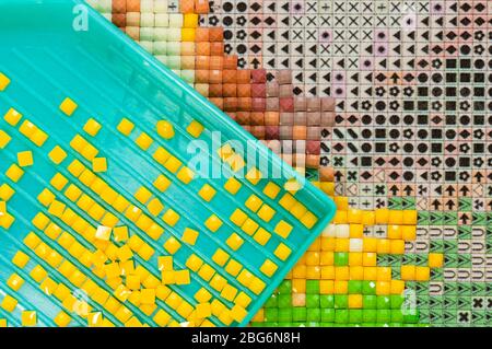 Sammeln Diamant-Stickerei, Diamant-Mosaik. Farbige Kristalle. Stockfoto