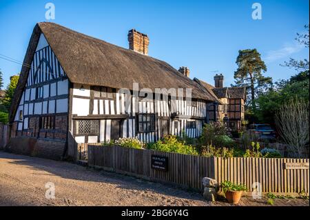 Das reetgedeckte Häuschen von 1390, angeblich Jagdschloss König Henry VI in Lindfield, West Sussex, Großbritannien. Stockfoto