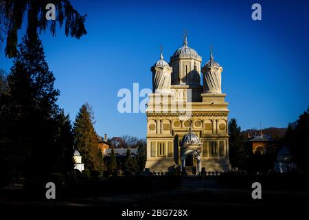 Kathedrale von Curtea de Arges. Ein berühmtes religiöses architektonisches Wahrzeichen in Curtea de Arges, Rumänien. Stockfoto