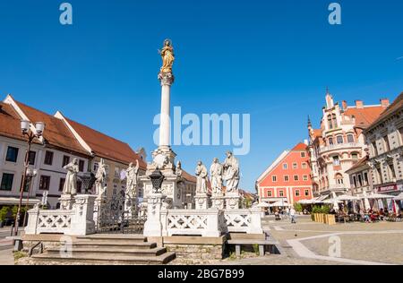 Maribor, Slowenien - 09. August 2019: Pestsäule mit Statuen der Heiligen Jungfrau Maria und der Apostel auf dem Hauptplatz von Maribor Stockfoto